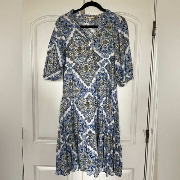 Hope Springs Dresses & Skirts - Elegant Blue and White Patterned Dress
